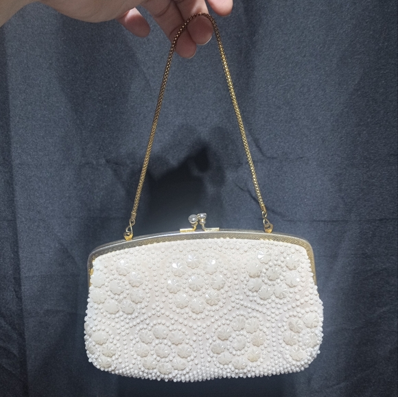 Vintage John Wind Cream Beaded Handbag Clutch With Gold Clasp & Chain - Picture 1 of 15